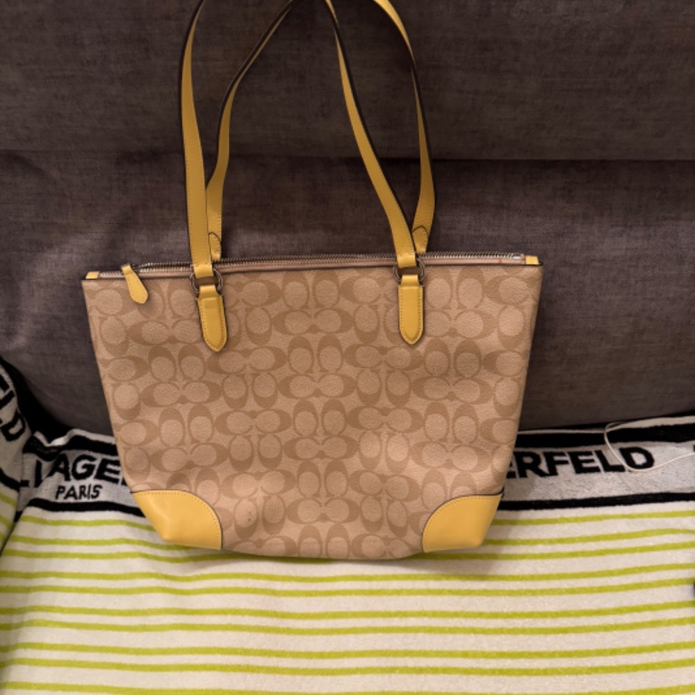 Authentic Coach Tote - Picture 2 of 6